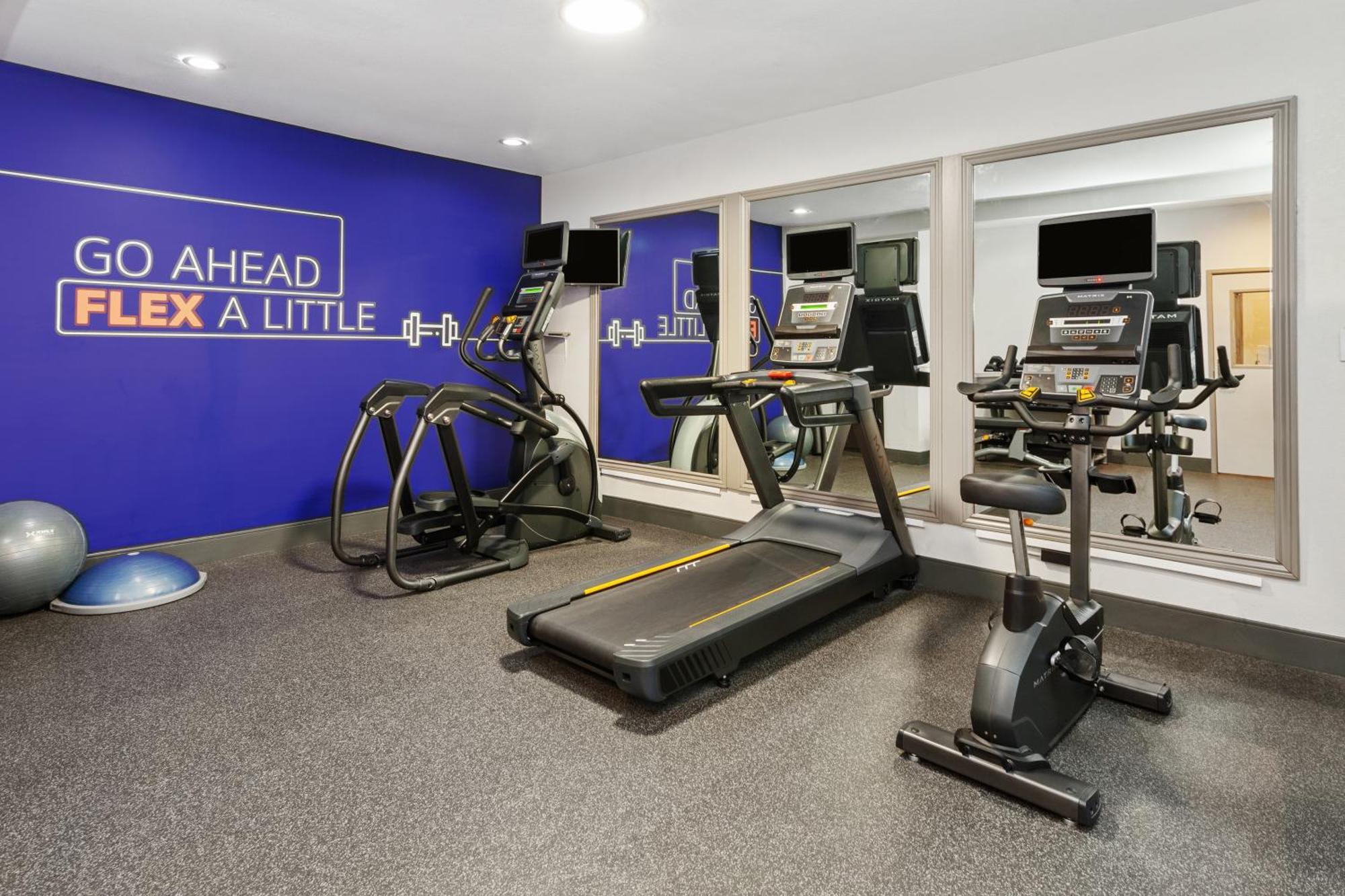 Holiday Inn Express & Suites Carmel North - Westfield By Ihg Esterno foto