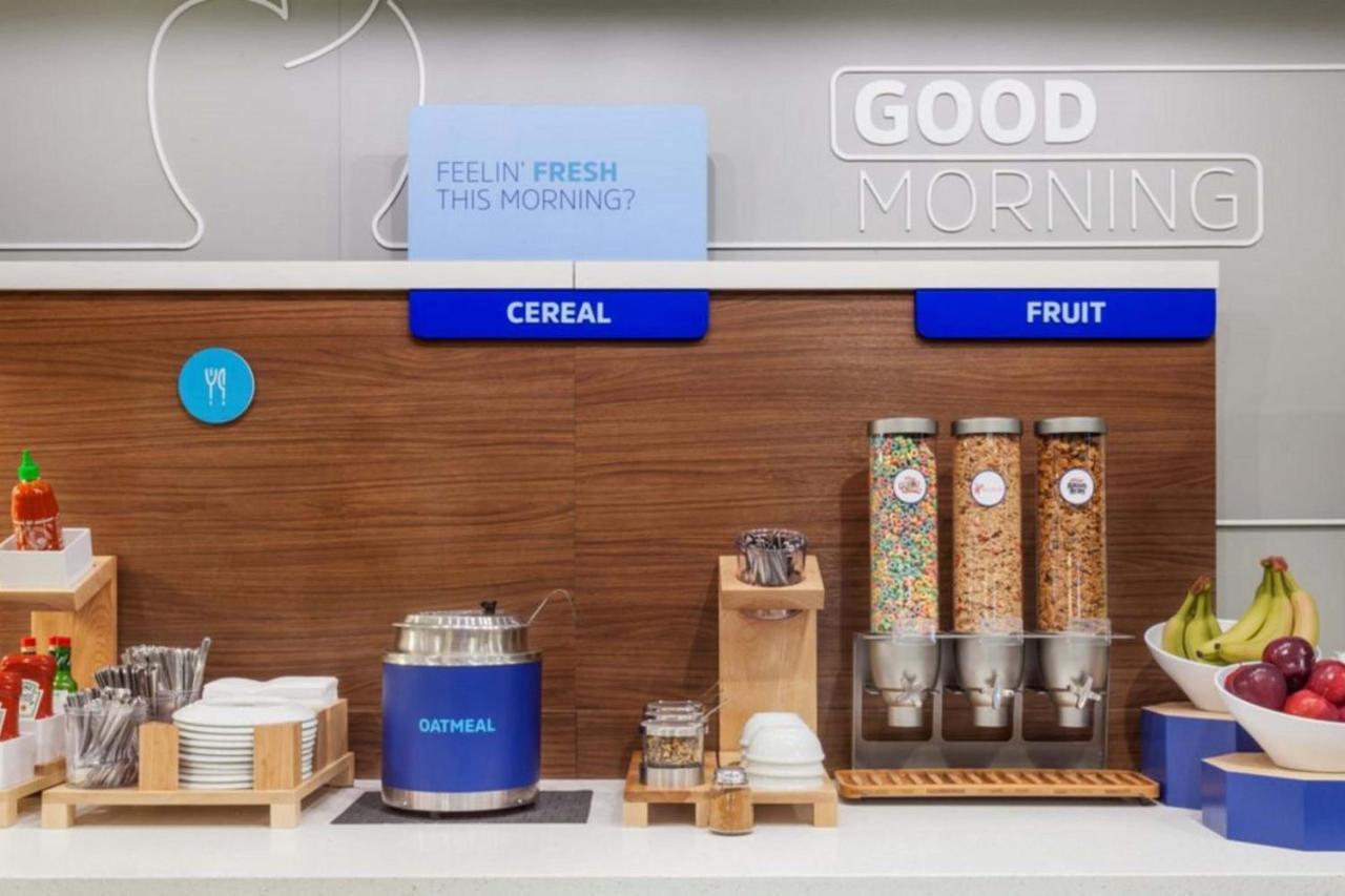 Holiday Inn Express & Suites Carmel North - Westfield By Ihg Esterno foto