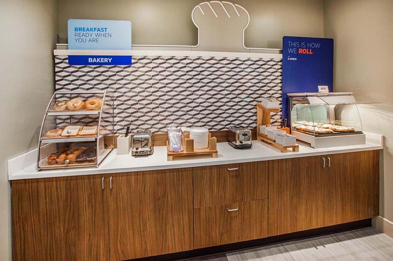 Holiday Inn Express & Suites Carmel North - Westfield By Ihg Esterno foto